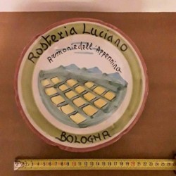 Piatto in Ceramica Rosteria Luciano - Armonie dell'Appennino Bologna diam.22